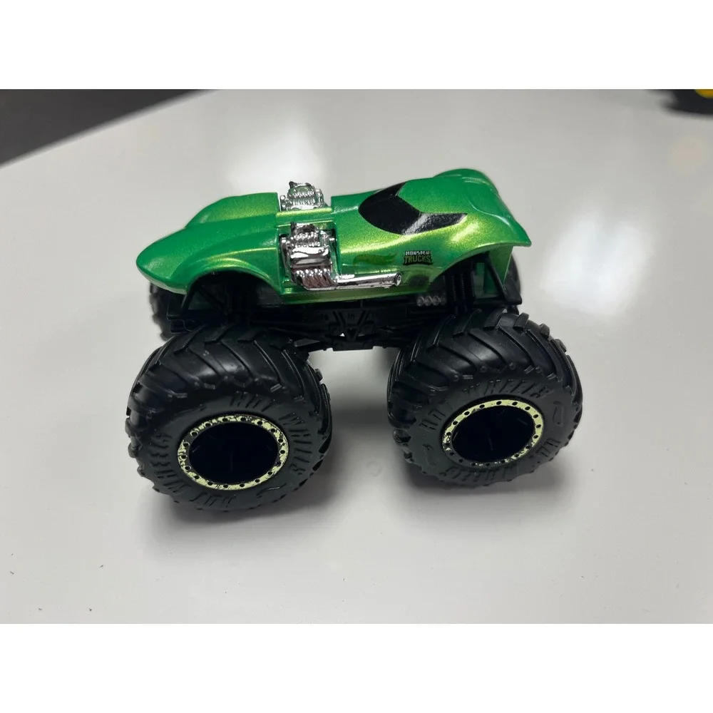 Hot Wheels Monster Trucks Grave Digger Tiger Shark Bone Shaker Several Lot 9 Pc